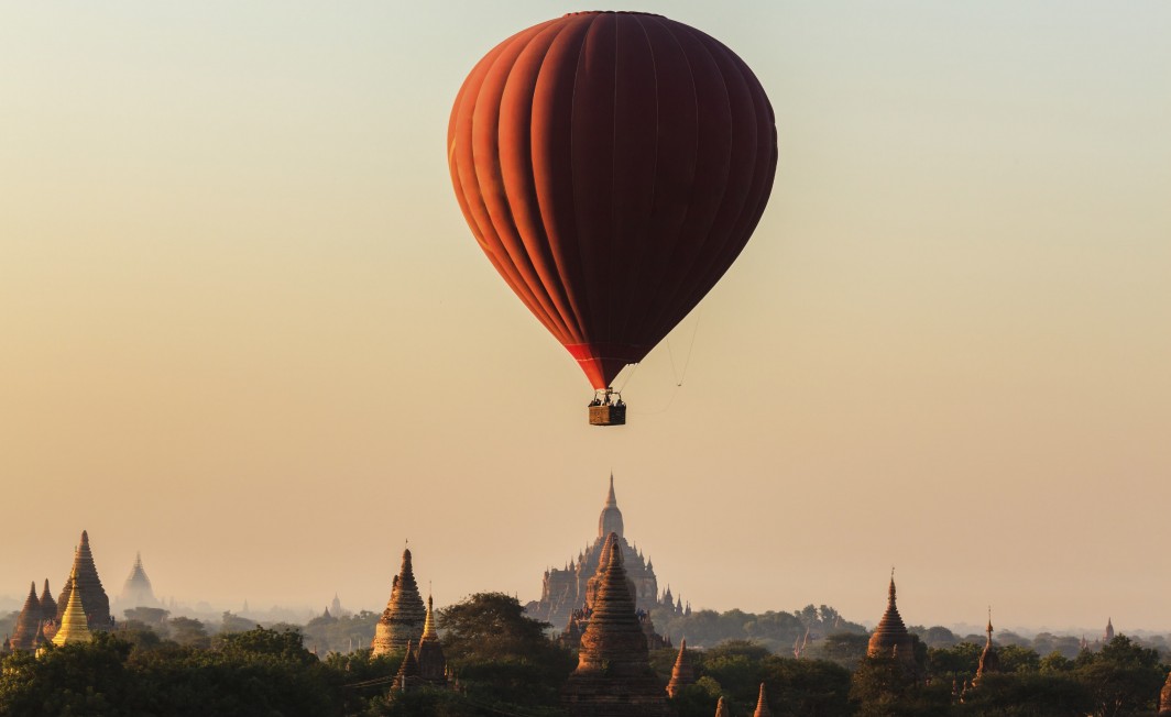 Heteluchtballon over Bagan