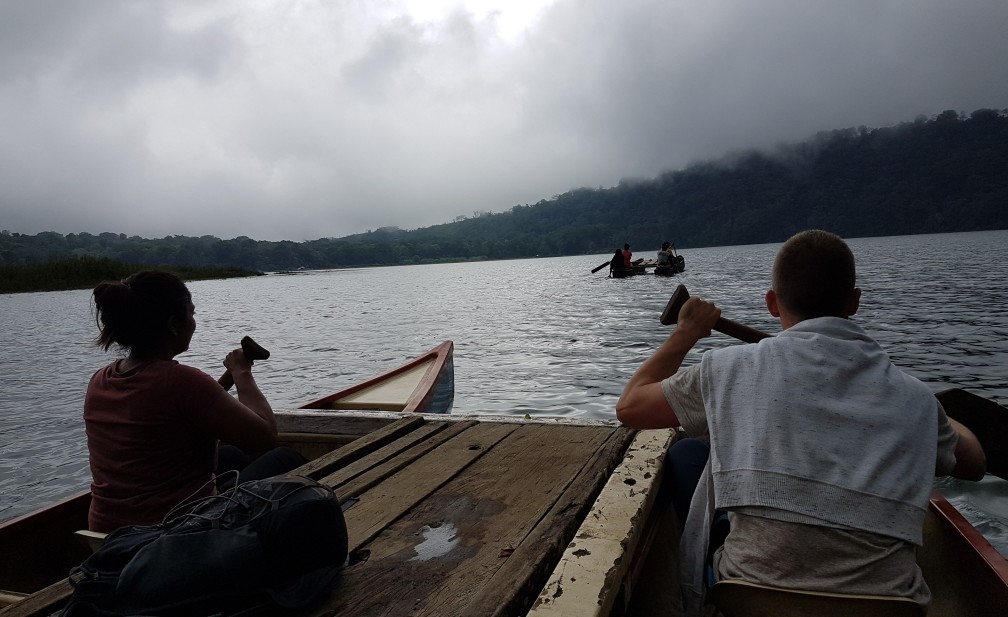 Kanoën op het Tamblingan meer