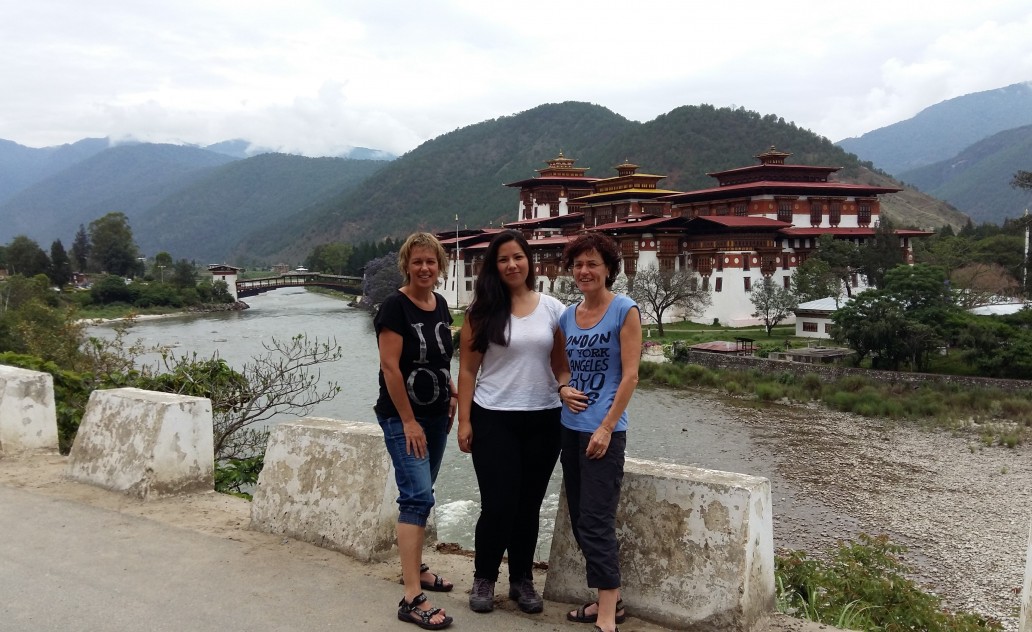 Jane ontmoet klanten in Bhutan