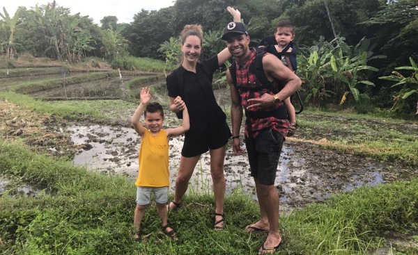 Kim en haar gezin op studiereis in Indonesië