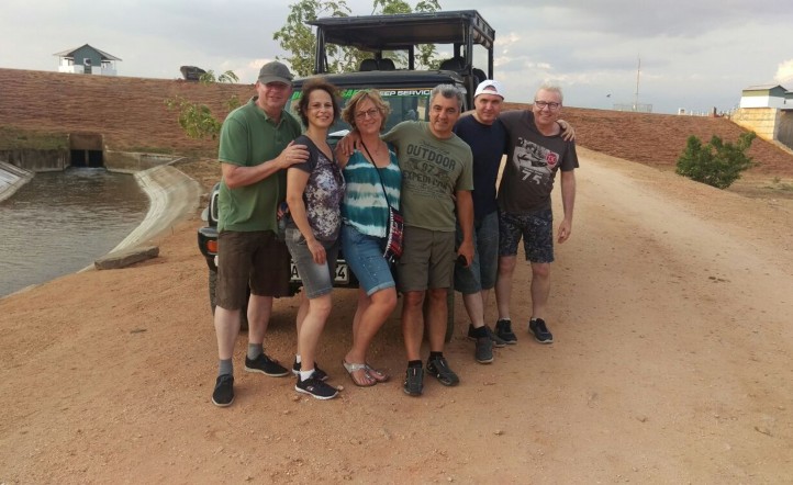 Jos en vrienden na de safari in het Yala National Park