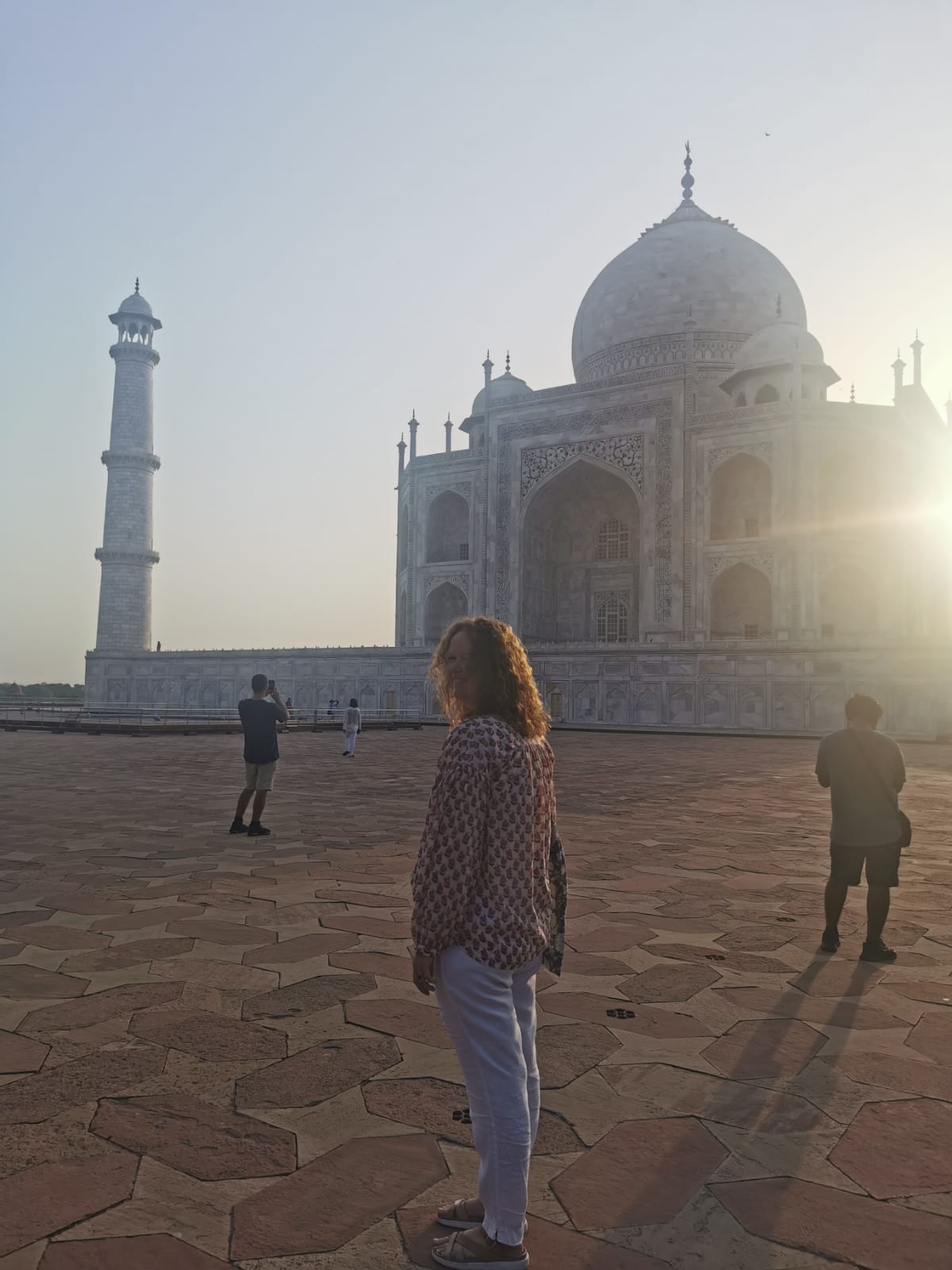 In de vroege ochtend bij Wereldwonder Taj Mahal (foto credit: Margaret)