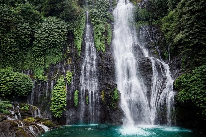 Red Coral Waterval in Munduk in Bali
