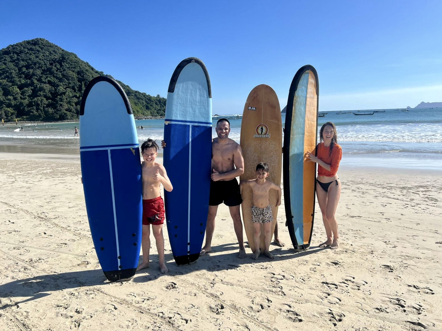 Selong Belanak surfen
