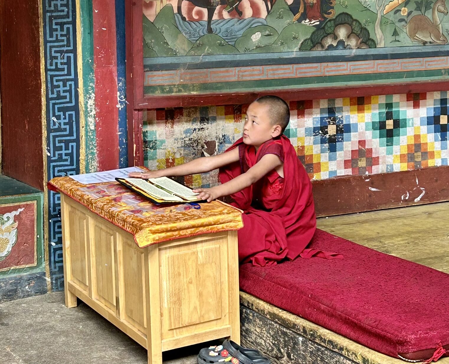 Monnik bij de Paro Dzong