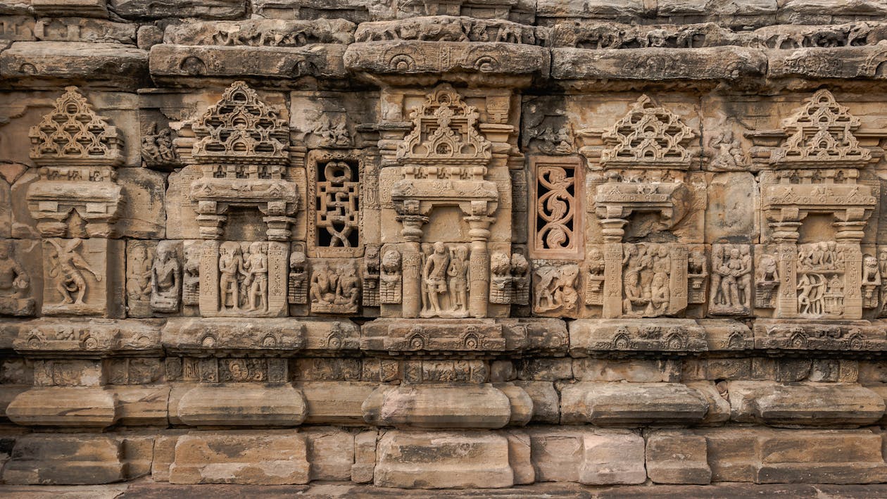 free-photo-of-intricate-stone-carvings-at-pattadakal-temple-india